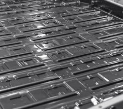 新能源汽車的碳纖維電池箱優(yōu)勢表現(xiàn)