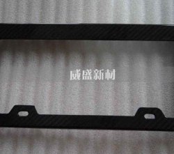 碳纖維車牌框與金屬車牌框對比